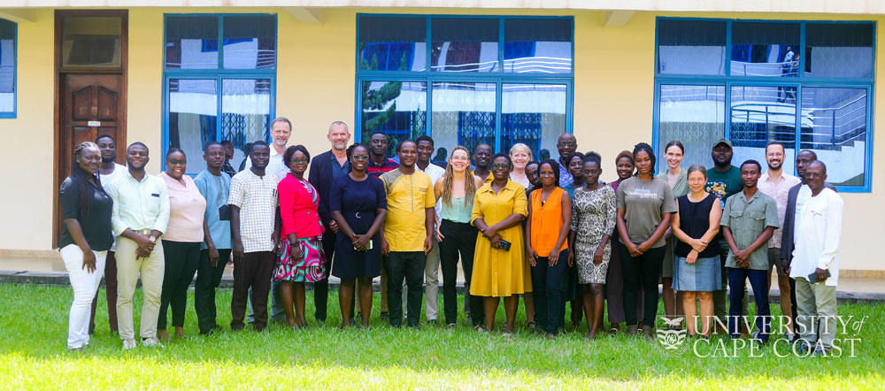 Participants and teachers in writing workshop and seminar on environmental protection agencies, November 2022